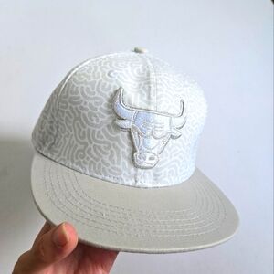 CHICAGO BULLS BMO Melonwear Snapback Hat white grey nwot